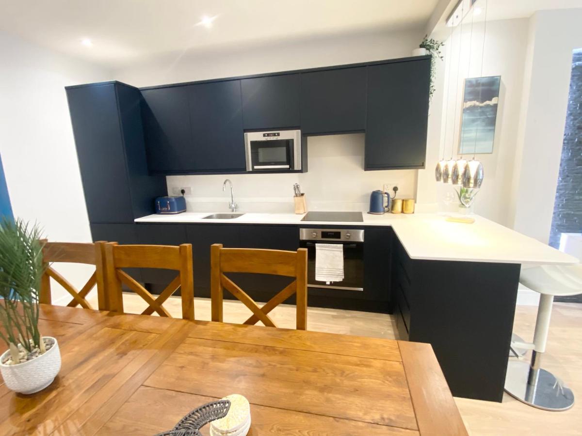 Cloud9 Guest House - By Coastline Retreats - 2 Bedroom Self Contained Garden Flat - Luxury Bath, Netflix, Superfast Wifi, Parking Included ボーンマス エクステリア 写真