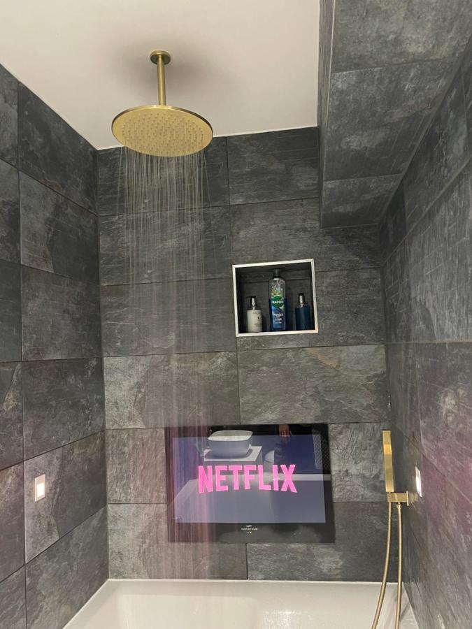 Cloud9 Guest House - By Coastline Retreats - 2 Bedroom Self Contained Garden Flat - Luxury Bath, Netflix, Superfast Wifi, Parking Included ボーンマス エクステリア 写真